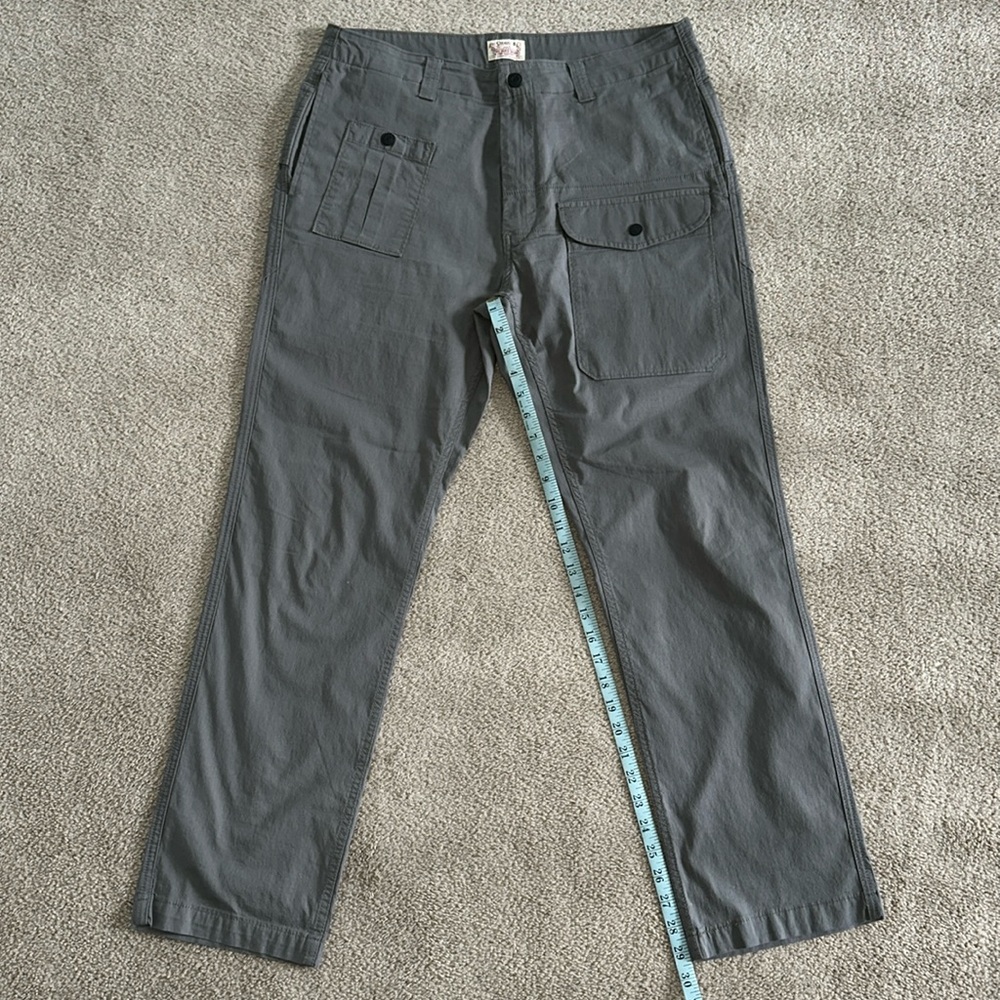 Men’s Levi’s cargo pants.